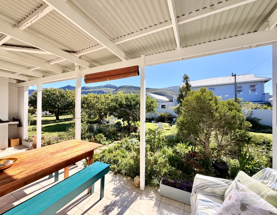 2 Bedroom Property for Sale in Sandbaai Western Cape